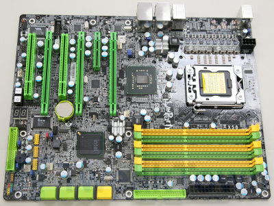 dfi-x58ut-exclusive-01l dfi-x58ut-exclusive-01l-400x301 Foto DFI LANPARTY UT X58
