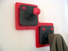 Percheros con Joysticks de Atari