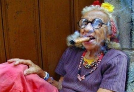 granny-cigar granny-cigar