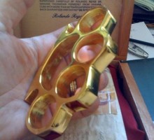 EA reparte manoplas de bronce pero las pide de vuelta