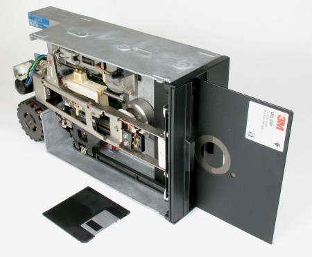 Disquette de 8" comparado con uno actual de 3½" 