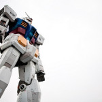 Hombre quema su casa porque la mamá le botó las figuritas de Gundam