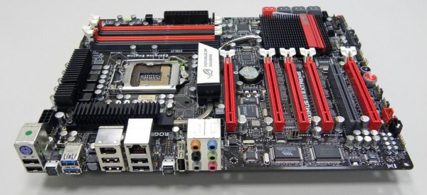 Asus_Maximus_III_Extreme_board_01
