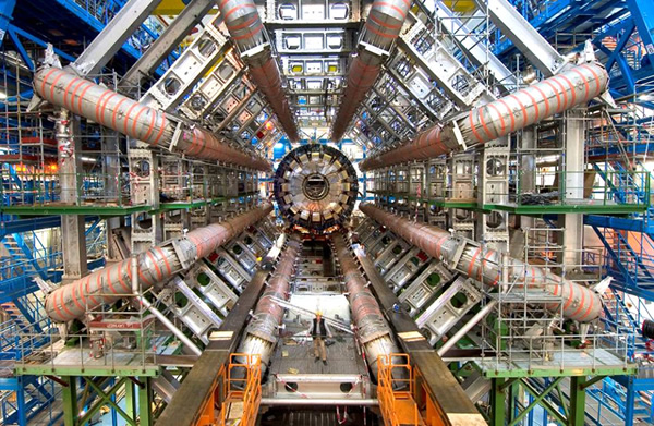 cern lhc 1 [Insólito] Trozo de Pan detiene el LHC