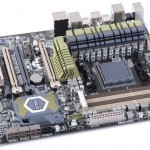 ASUS Sabertooth 990FX (AM3+) posa para la cámara!