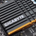 Gigabyte GA-990FX-UD7 le sonríe a la cámara con sus 6 PCIe x16