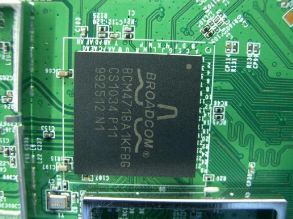578px-Linksys_E4200_v1.0_FCC_k