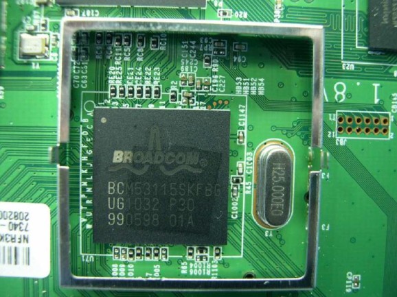 578px-Linksys_E4200_v1.0_FCC_l