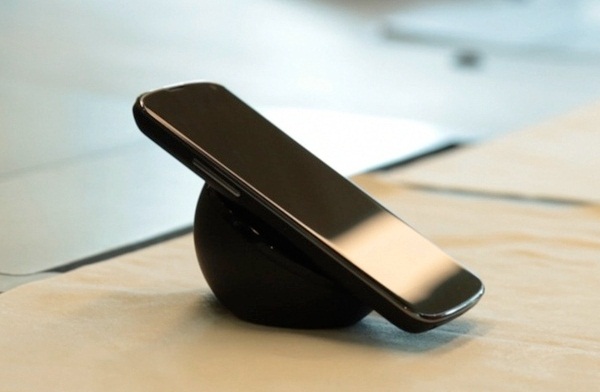 Google_Nexus_4_wireless_charging