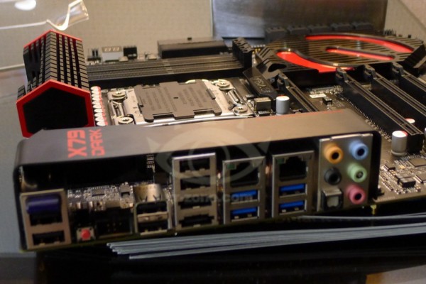 EVGA_X79_DARK_02