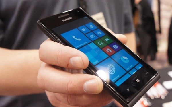 Huawei_Acend_W1_02